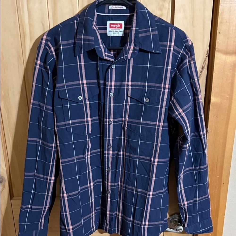 Wrangler Men’s Navy and Pink Plaid Casual Button Down Shirt